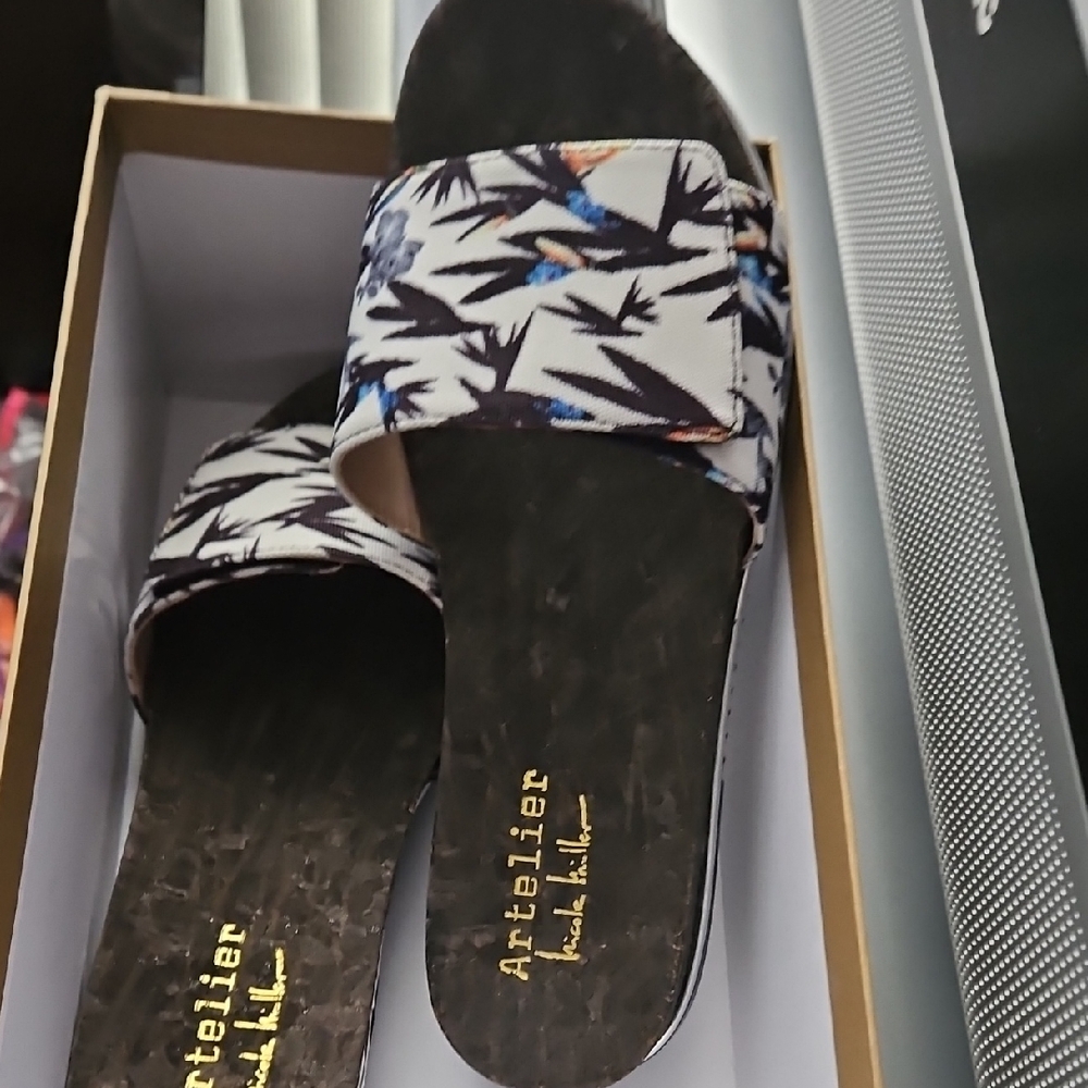 Nicole MillerArtelier Black and White Sandals with Chic Design